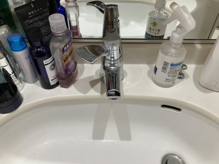 洗面台の蛇口から水漏れ・動きが固い｜千葉市緑区の洗面水栓交換工事事例（税込56,000円）の画像