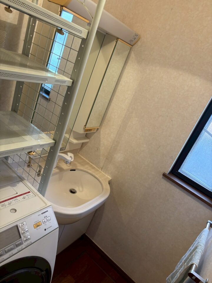 洗面台の下から水漏れ｜洗面化粧台ごと交換した施工事例（税込268,730円）千葉県市川市の画像