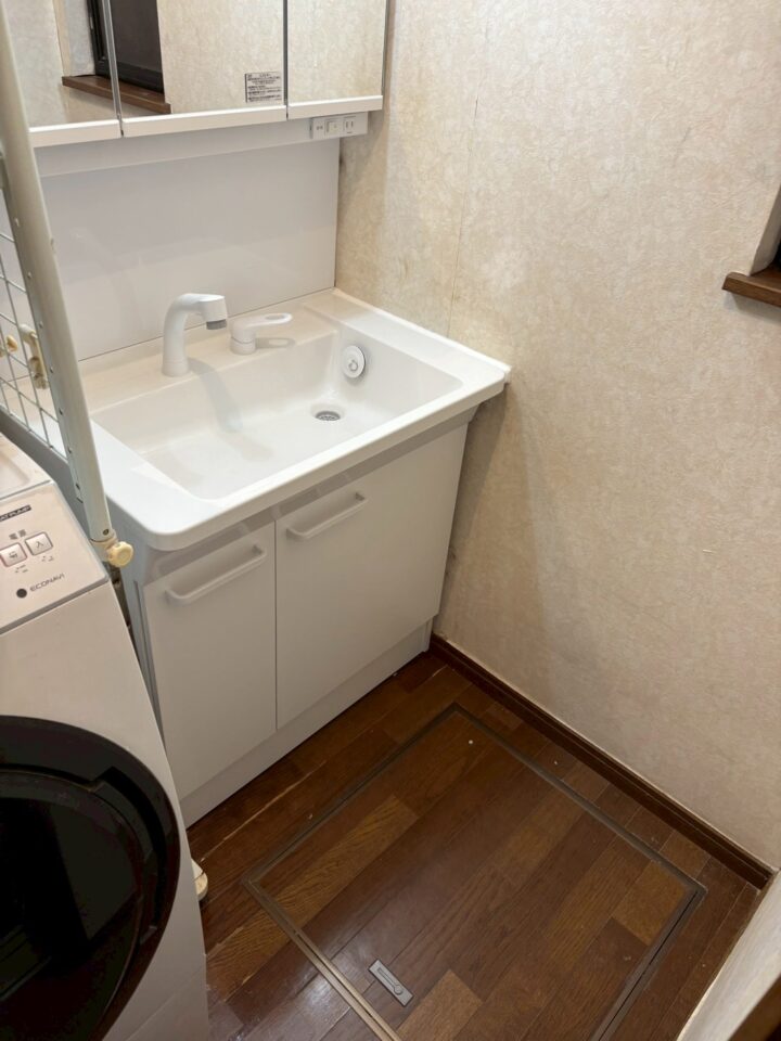 施工後の洗面化粧台（全体）