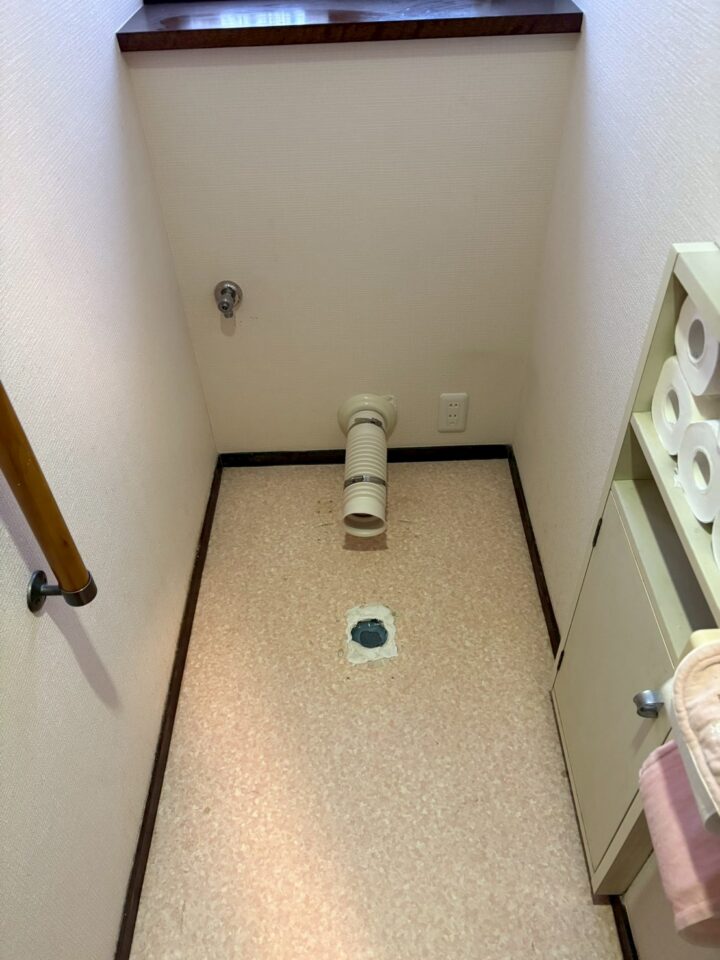 床フランジに排水アジャスターを設置した状態